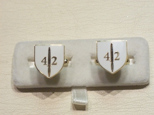 42 Commando enamelled cufflinks - Click Image to Close